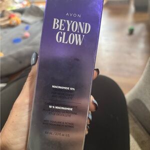 Avon Beyond Glow Niacinamide 10% Firming Cream - 3.3 oz